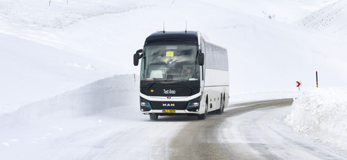 1920_p_man_ecoach_winter_test2