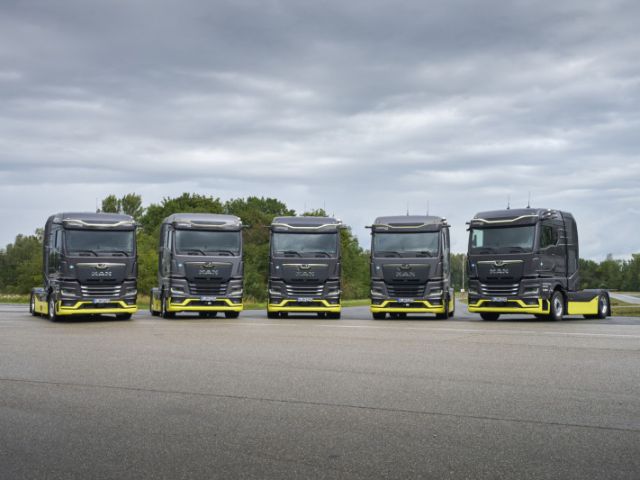 800_man-bayernflotte_fc_trucks_03